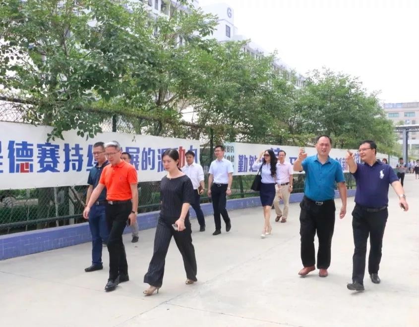 走訪(fǎng)車(chē)間