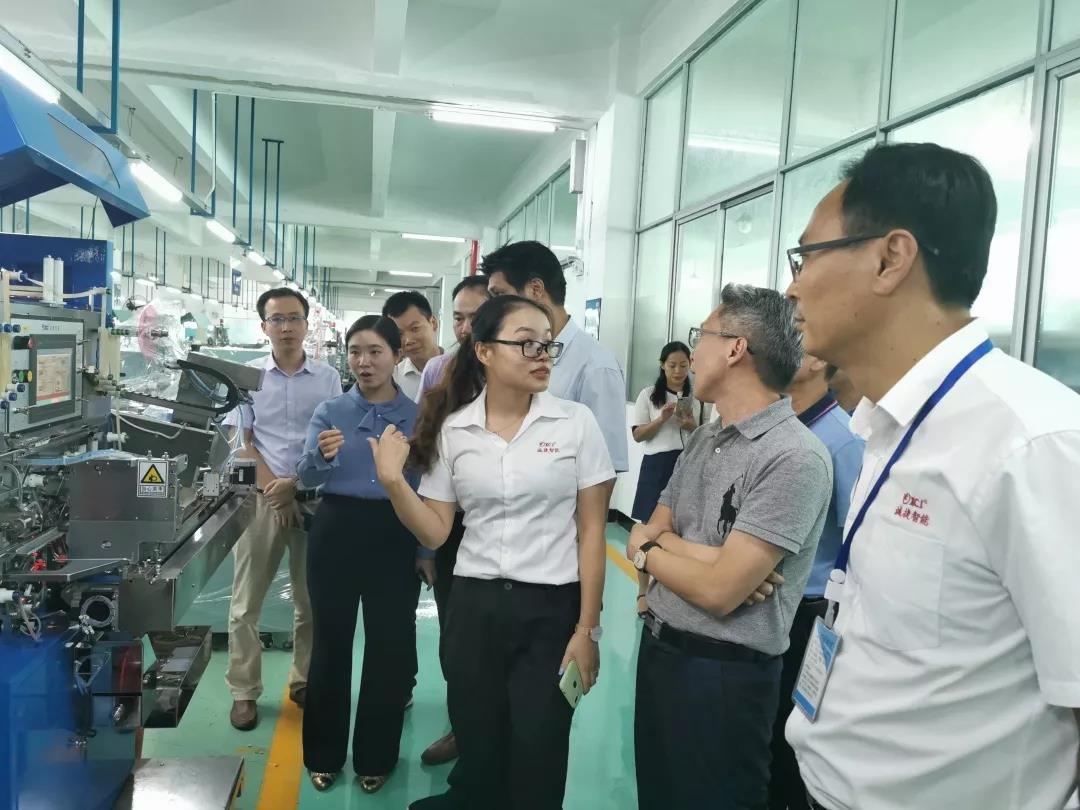 走訪(fǎng)車(chē)間