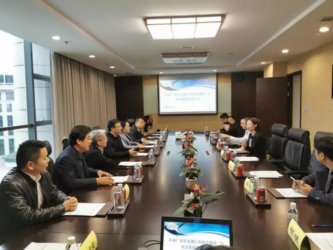 趙國強會(huì )長(cháng)帶隊前往中國汽車(chē)技術(shù)研究中心考察交流