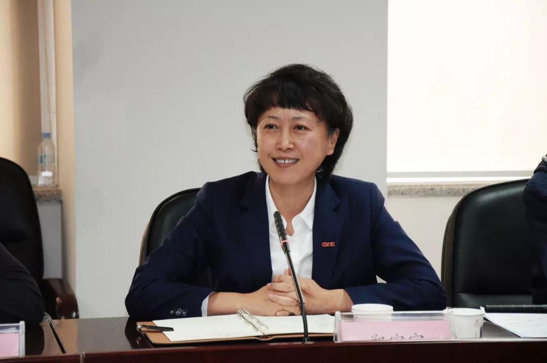 ������Ă�(g��)��ƽ�_�����ɂ�(g��)���؄e�á�